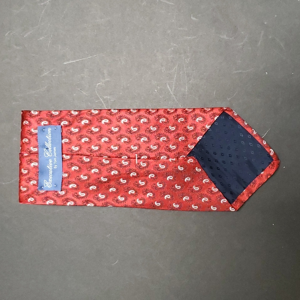 Executive Collection Red Necktie - Picture 2 of 2